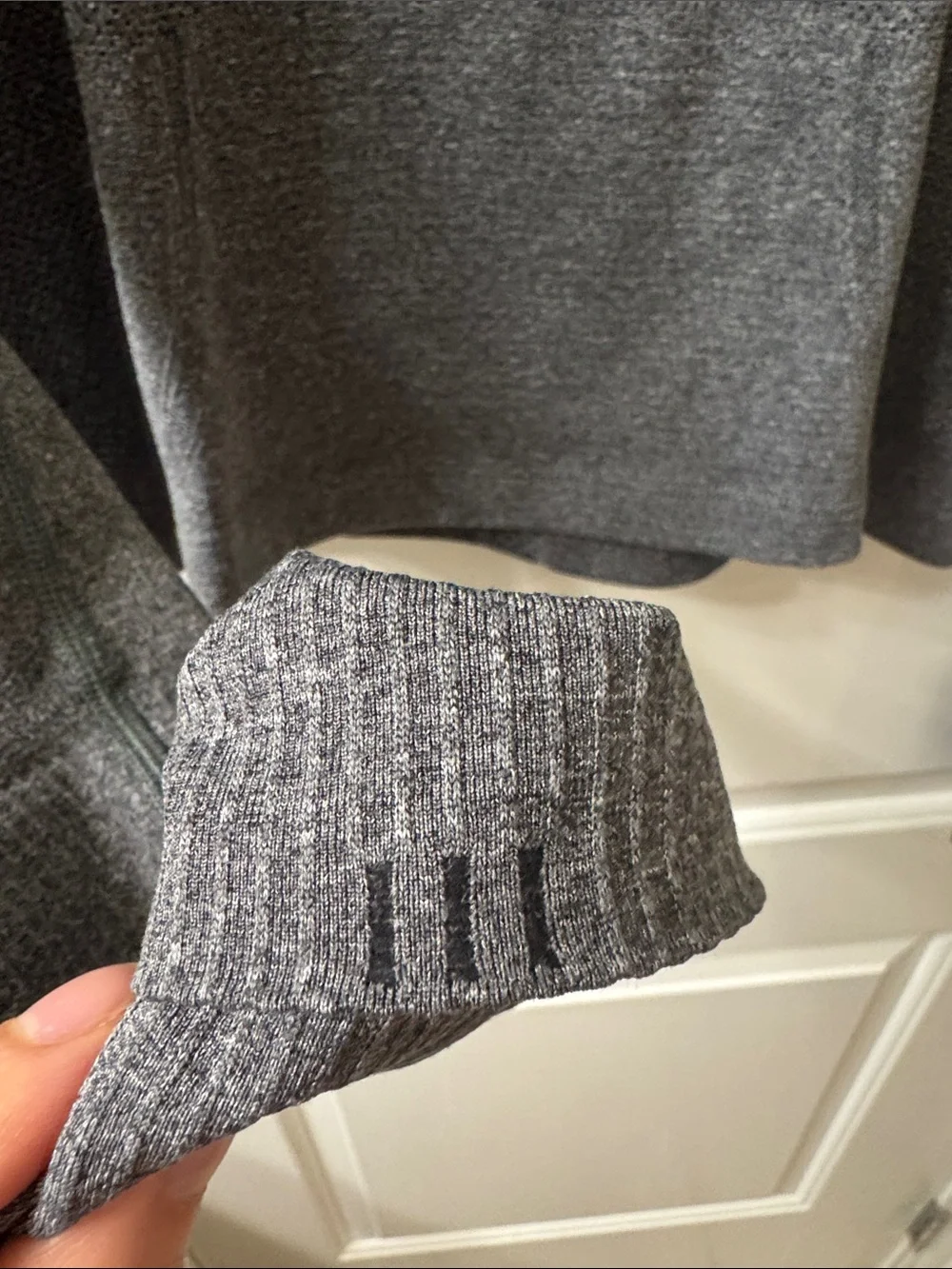 Lululemon Swiftly Tech Long-Sleeve Shirt Waist Length in Heathered Black Size 8